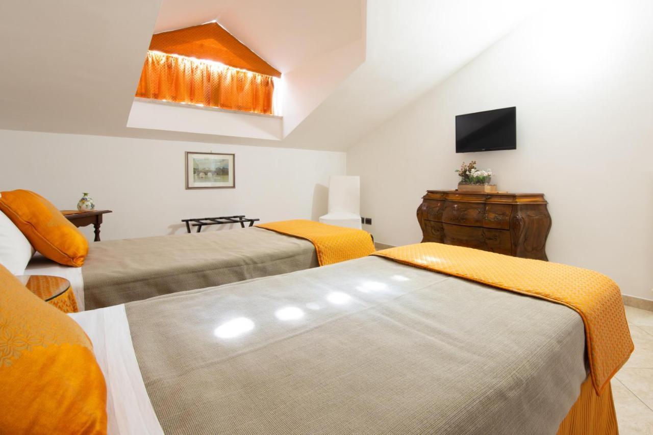 L'Insolita Reggia Caserte Extérieur photo