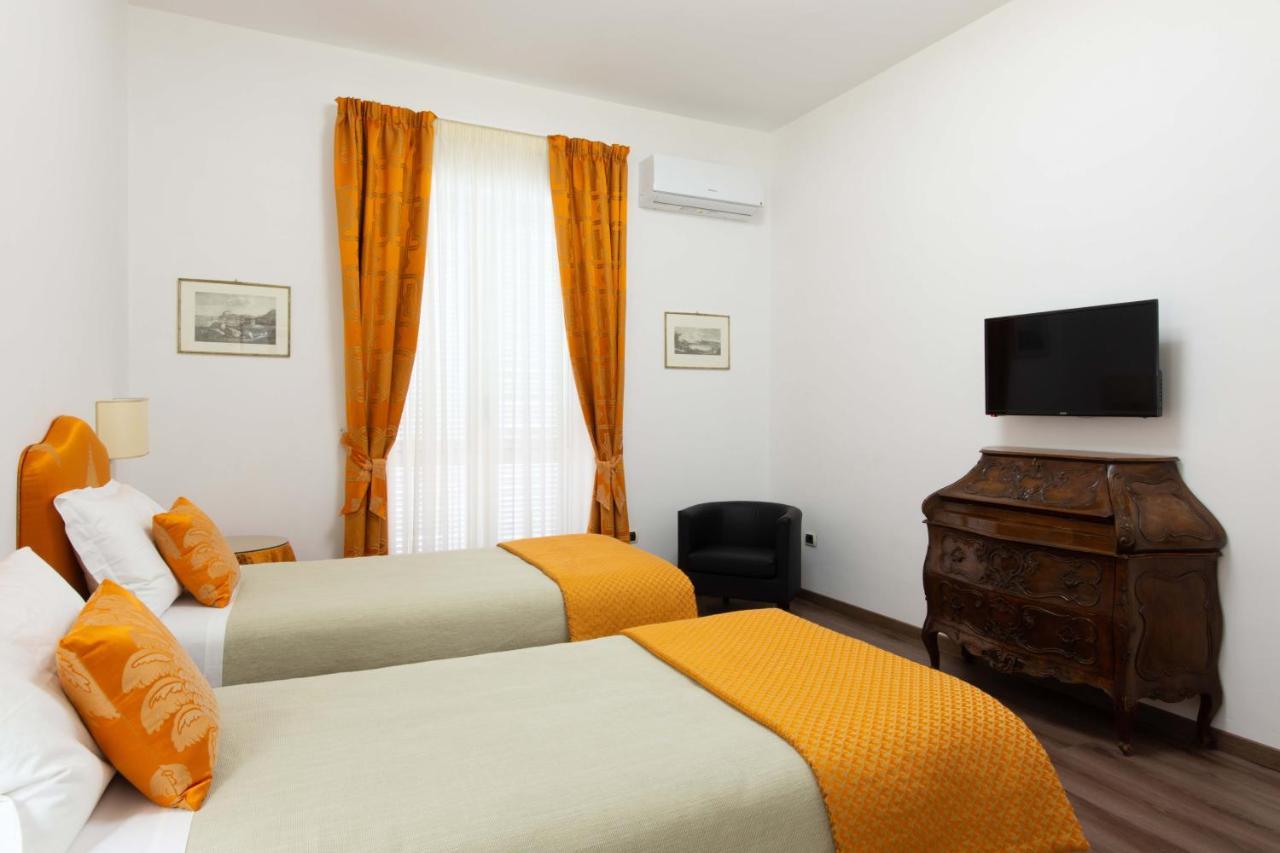L'Insolita Reggia Caserte Extérieur photo