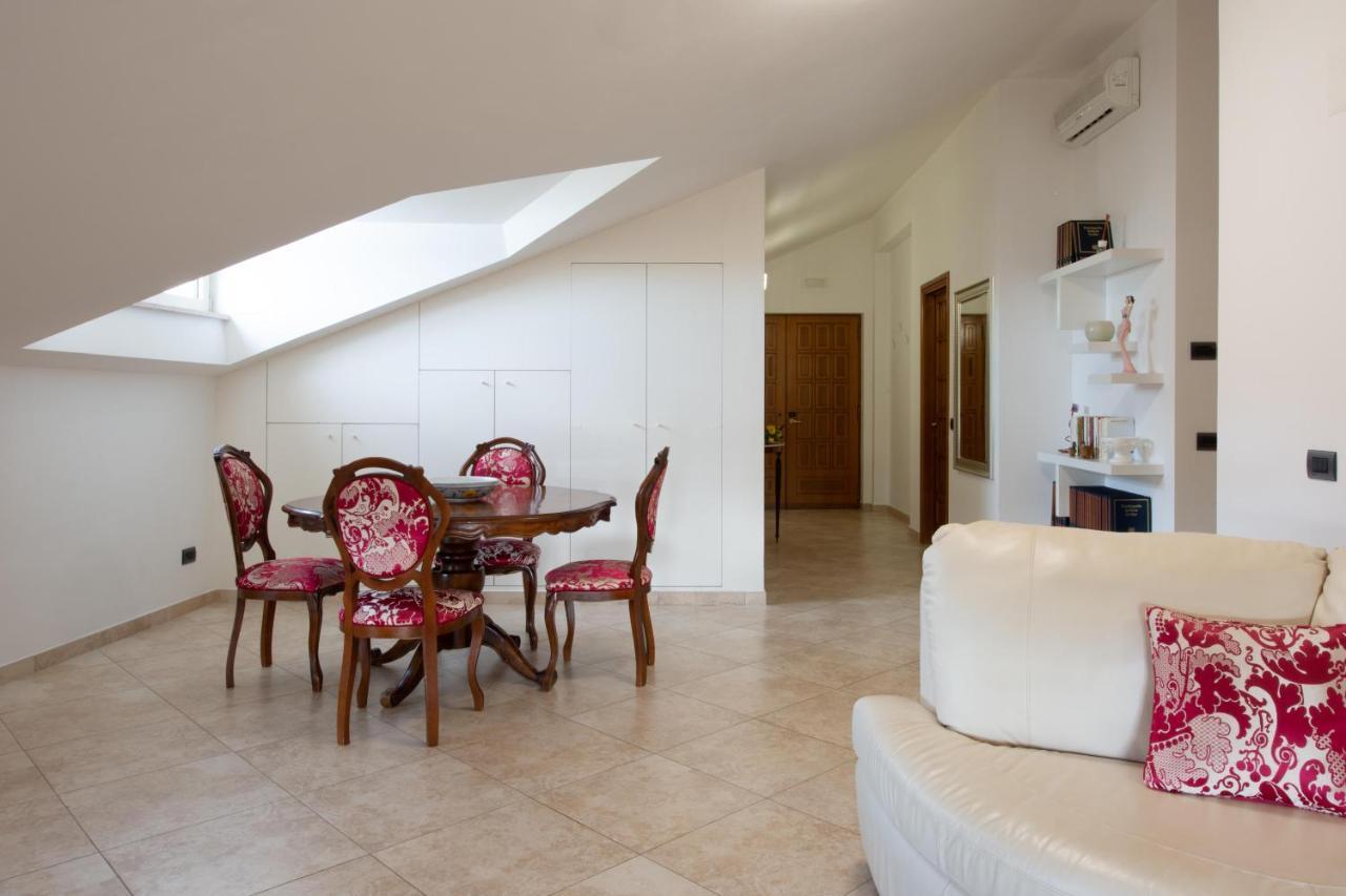 L'Insolita Reggia Caserte Extérieur photo