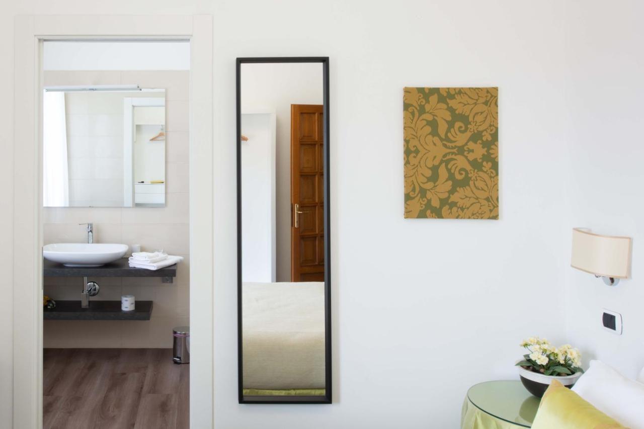 L'Insolita Reggia Caserte Extérieur photo